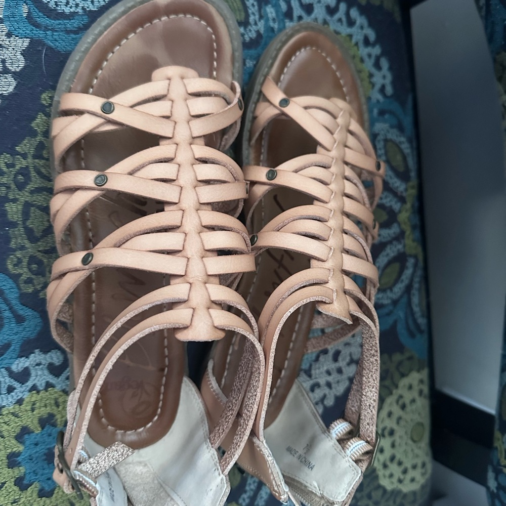 Blowfish tan flat sandals